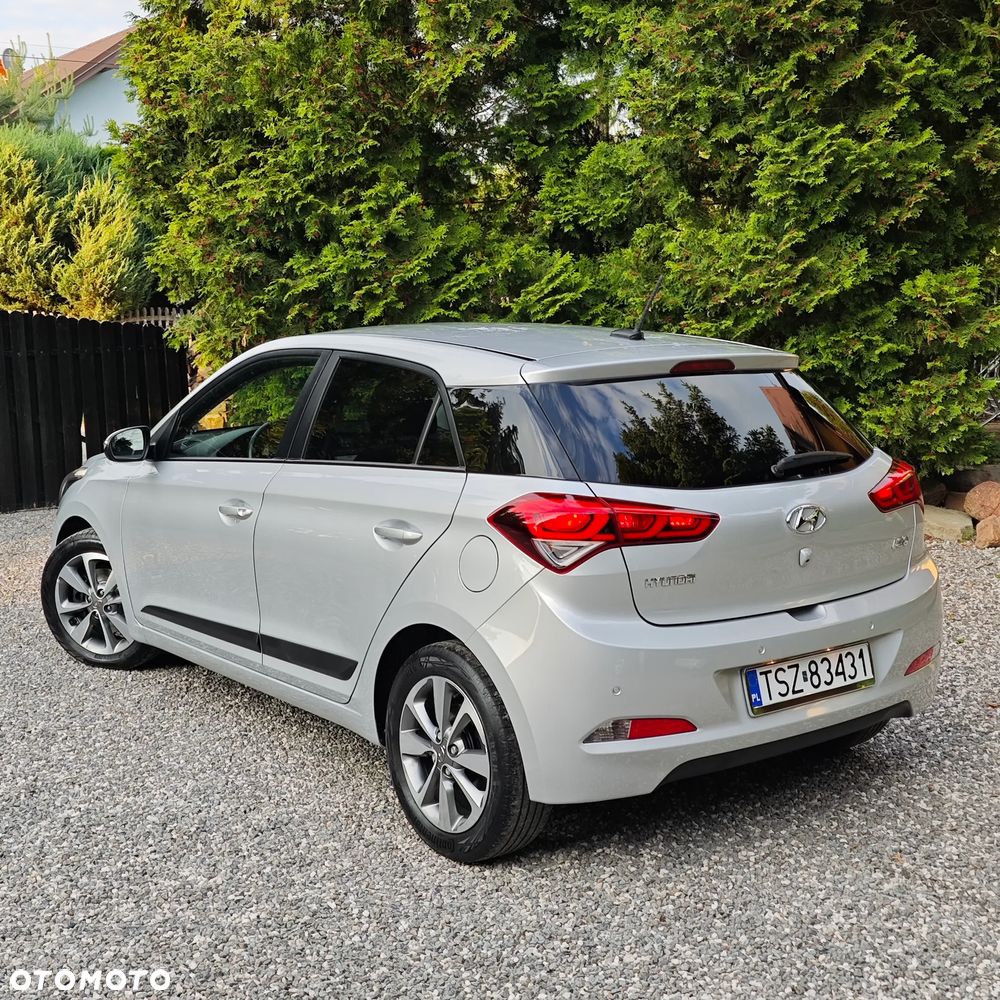 Hyundai i20 1.1 CRDi YES Silver - 4