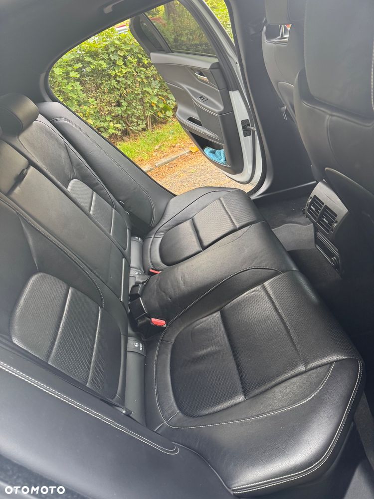 Jaguar XE 2.0 D R-Sport - 5