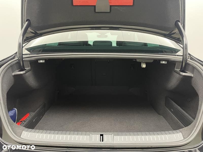 Volkswagen Passat - 7