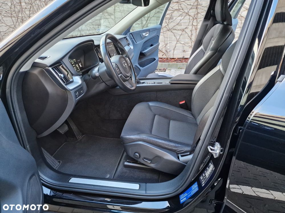 Volvo XC 60 T4 Momentum - 28