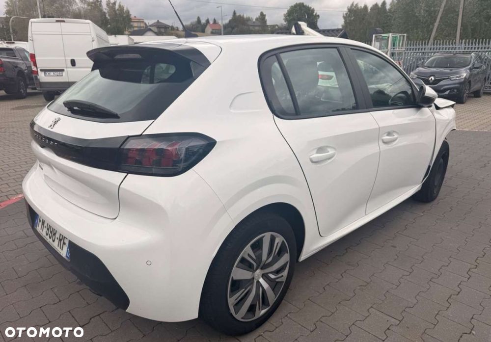 Peugeot 208 - 8