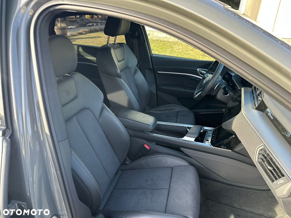 Audi Q8 Sportback e-tron - 17