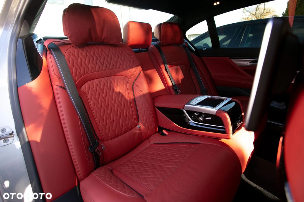 BMW Seria 7 750Ld xDrive sport - 11