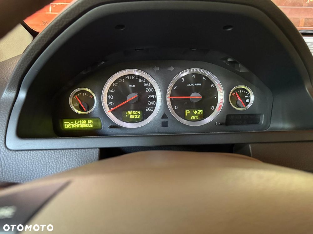 Volvo XC 90 4.4 V8 AWD Momentum - 27