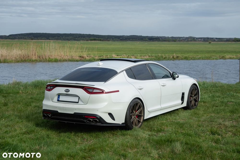Kia Stinger - 2