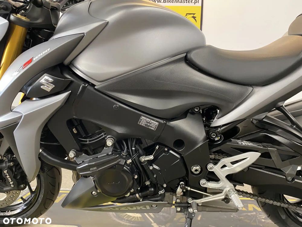 Suzuki GSX 1000 - 17