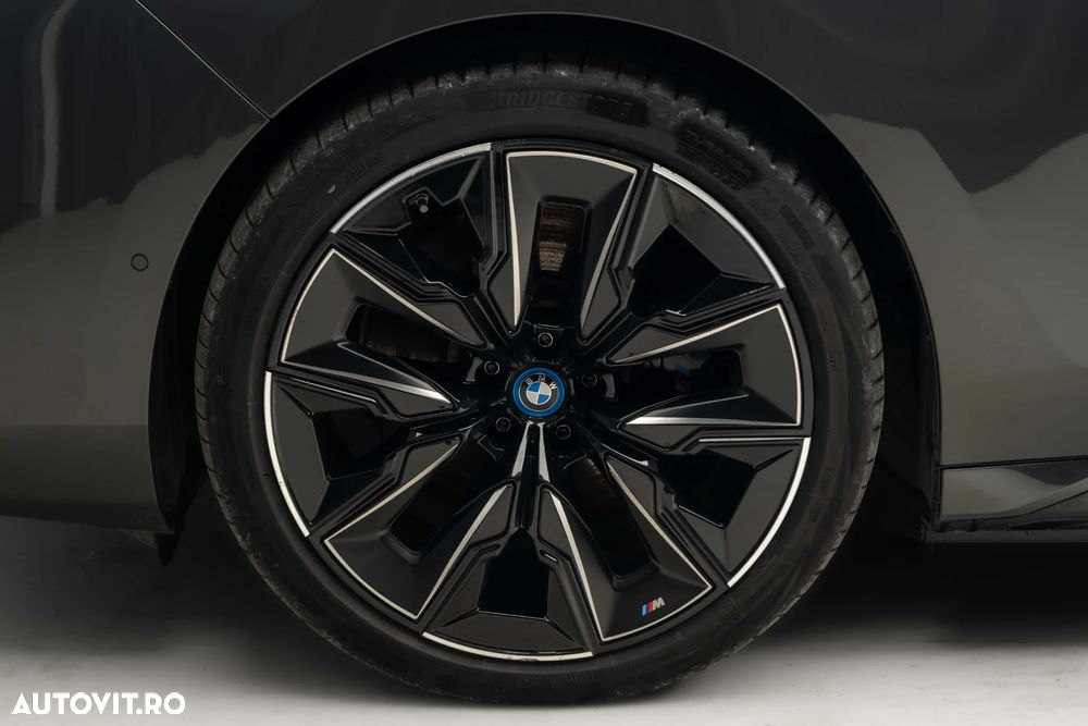 BMW i7 - 10