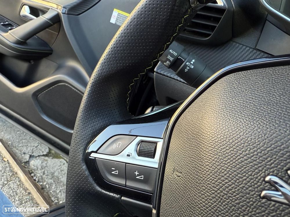 Peugeot 2008 1.2 PureTech GT - 25