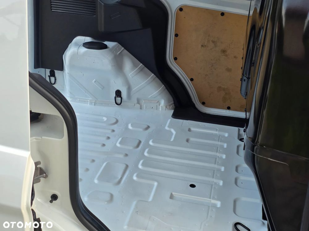 Ford Transit Courier - 11