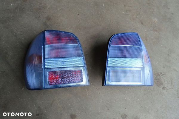 Volkswagen Polo III 6N 6N2 6NF 1994 Komplet Lampa tylna NIEBIESKA