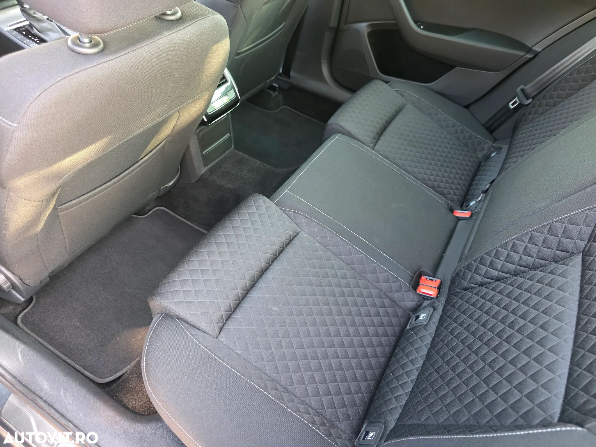 Skoda Superb 1.6 TDI DSG Ambition - 8