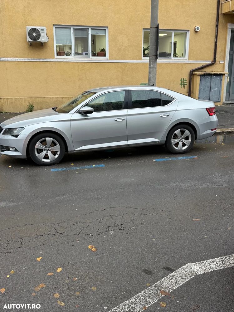 Skoda Superb 2.0 TDI DSG Ambition - 4