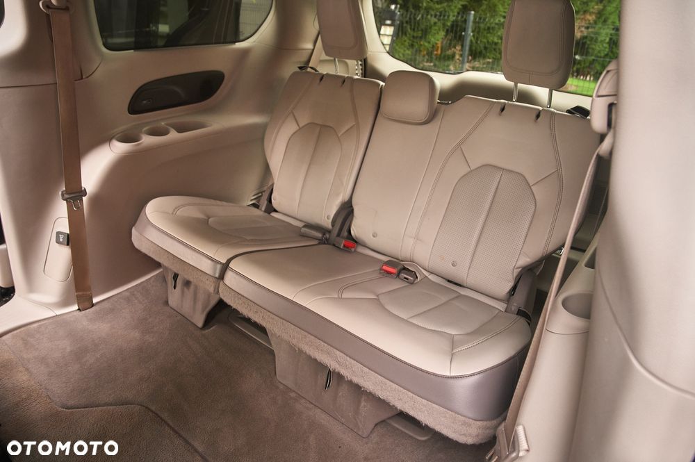 Chrysler Pacifica - 31