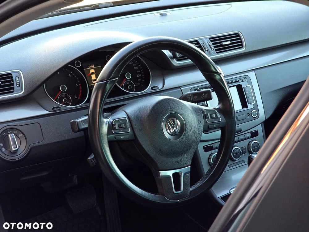 Volkswagen Passat 2.0 TDI Highline DSG - 12