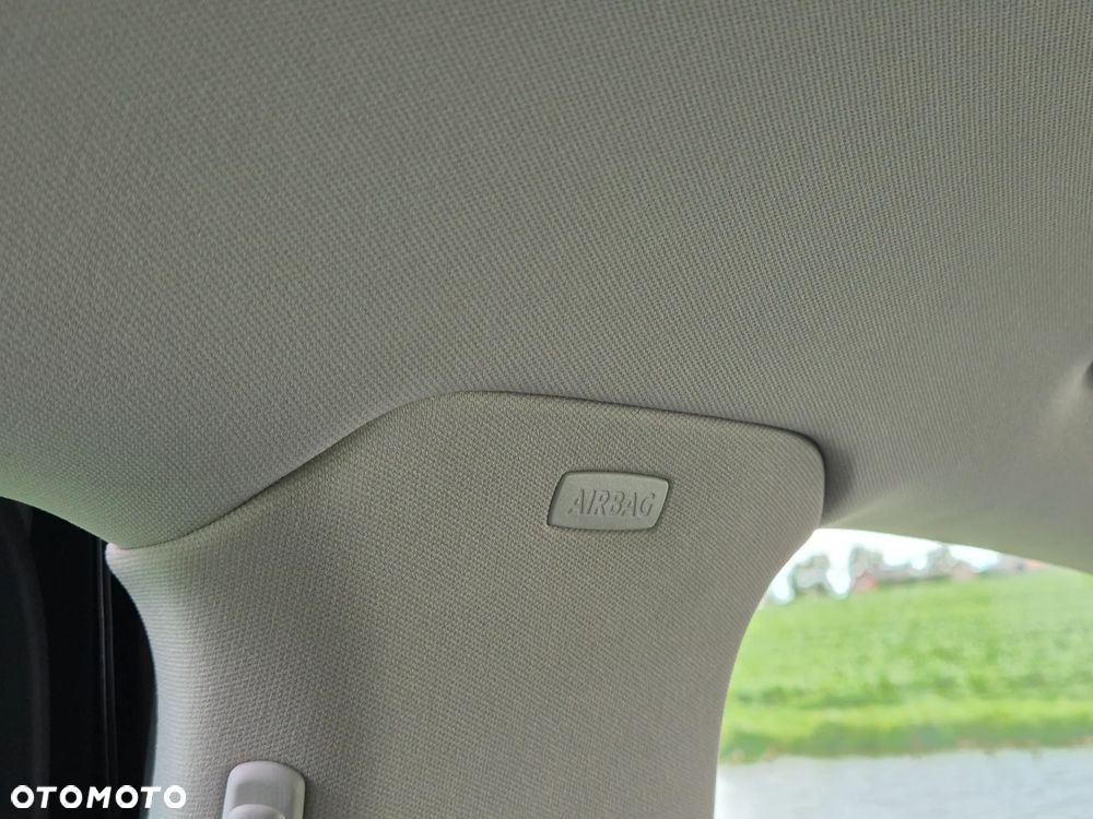 Volkswagen Passat 2.0 TDI DPF BlueMotion Technology Comfortline - 19