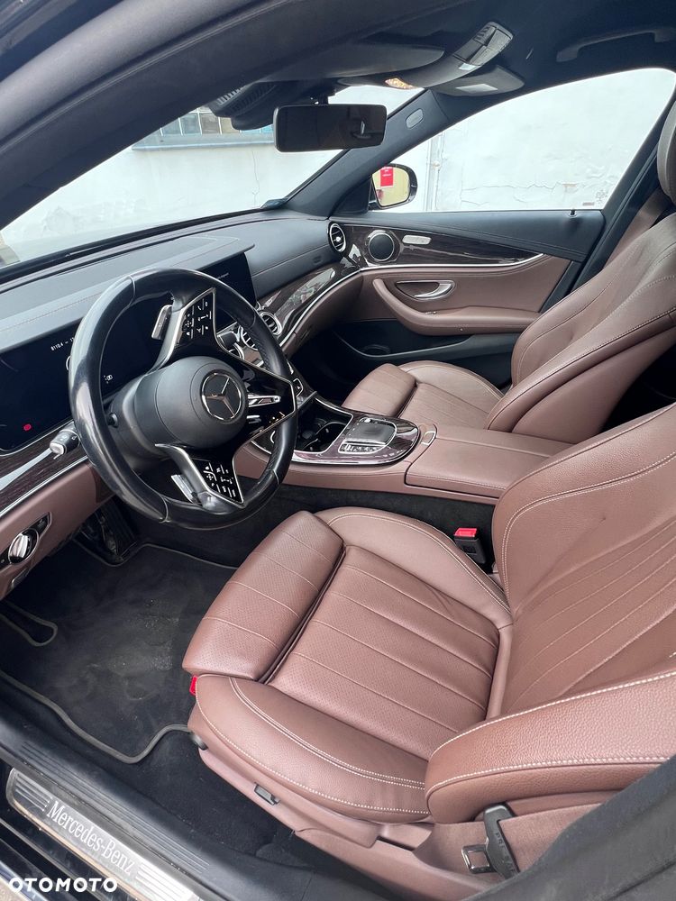 Mercedes-Benz Klasa E 220 d 4-Matic Exclusive - 22