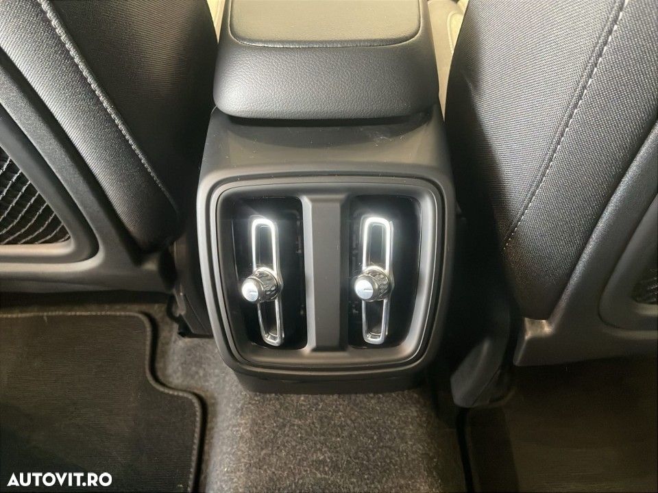 Volvo XC 40 B3 AT FWD MHEV Core - 13