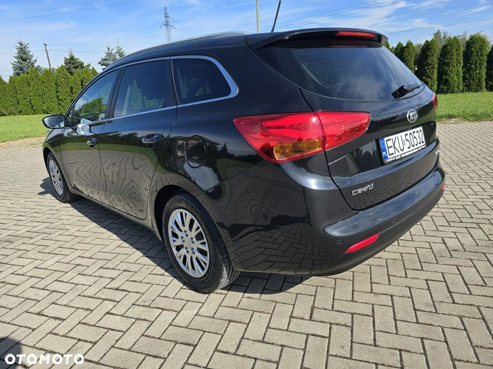 Kia Ceed - 10