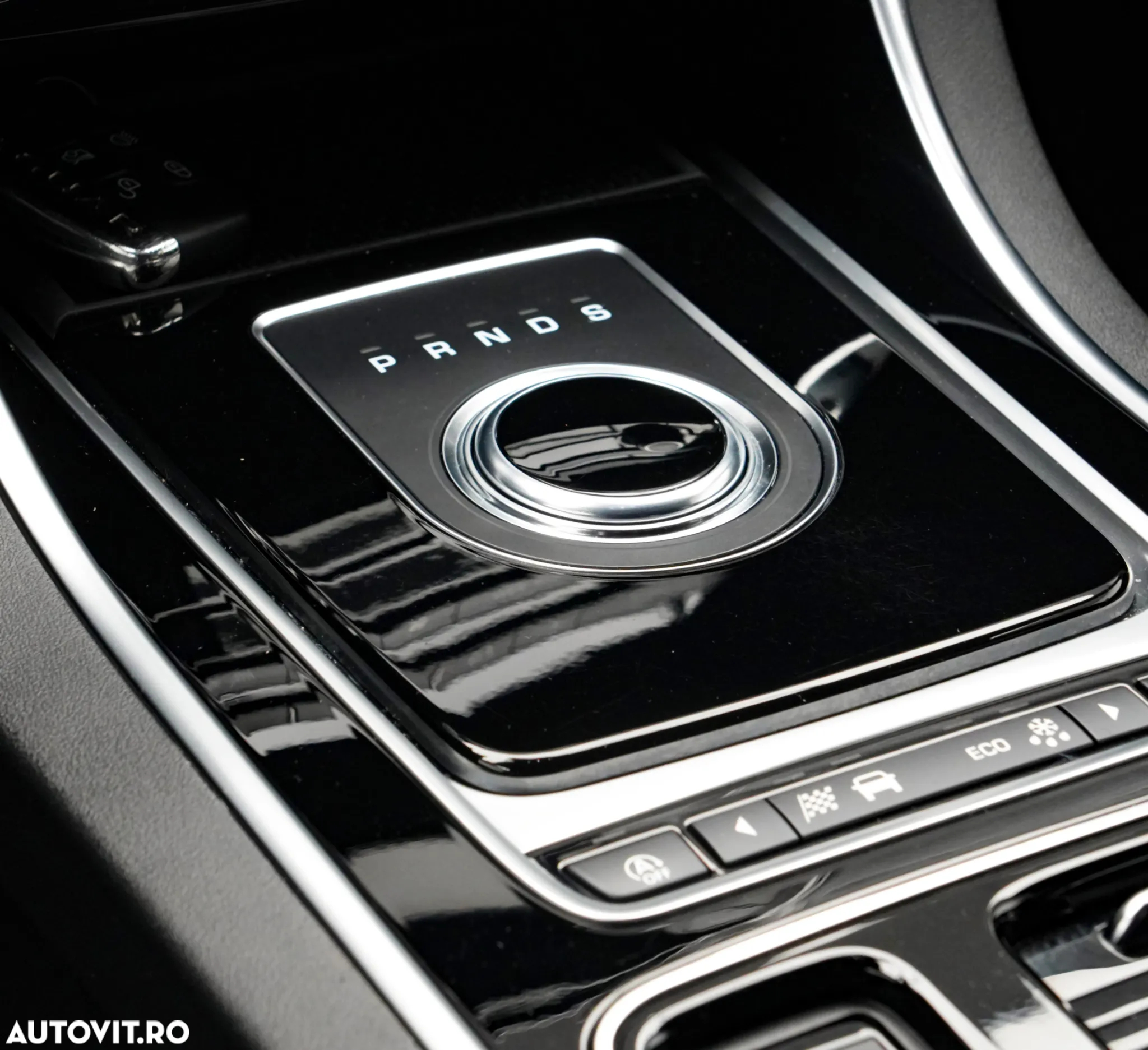 Jaguar XE 2.0 R-Sport - 20