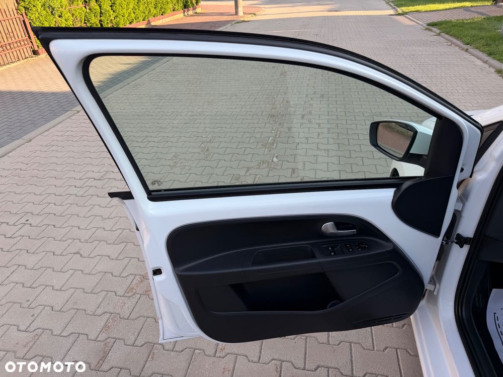 Volkswagen up! white style - 31