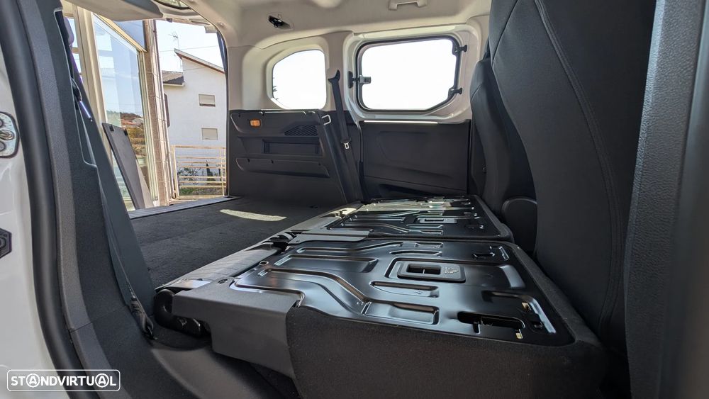 Peugeot e-Rifter 50 kWh Standard Active Pack - 38