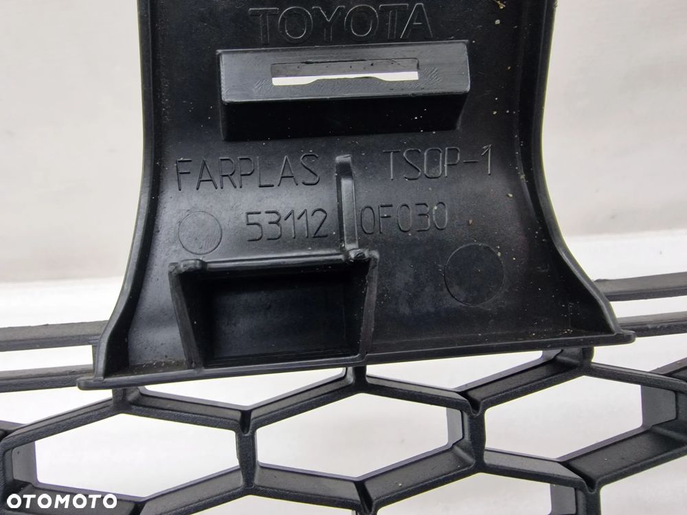 TOYOTA COROLLA VERSO II LIFT 06-08 KRATKA ŚRODKOWA ZDERZAKA PRZEDNIEGO , NR 531120F030  , NR AUKCJI K213 - 8