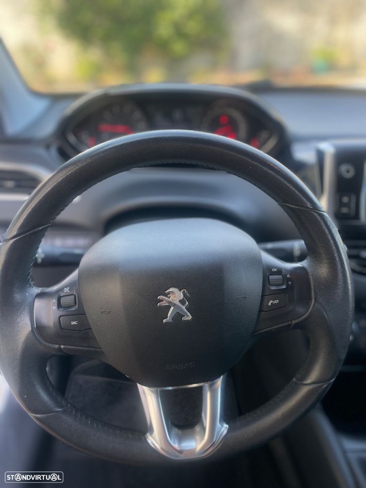 Peugeot 208 ver-1-2-puretech-style - 34