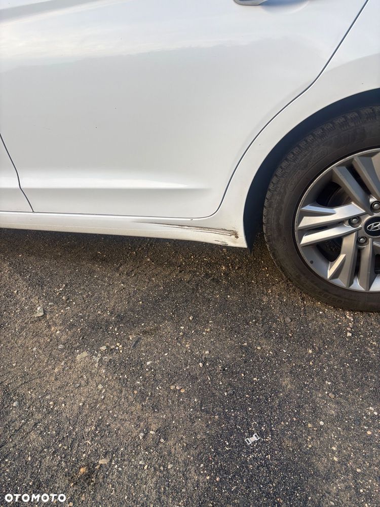 Hyundai Elantra 1.6 Comfort - 14