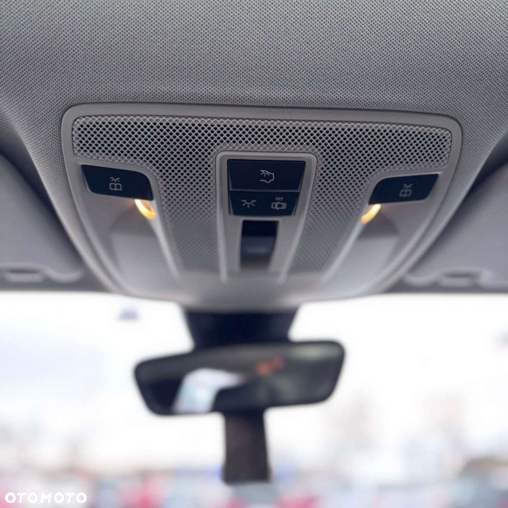 Mercedes-Benz GLA - 24