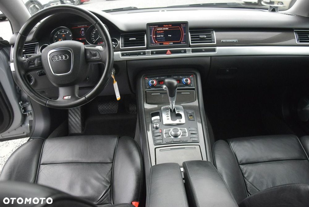 Audi S8 - 30