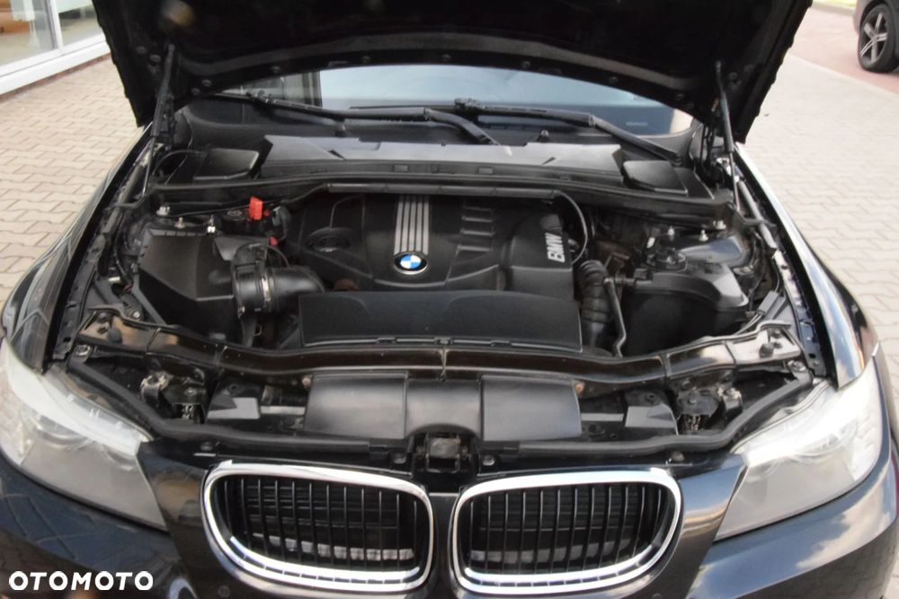 BMW Seria 3 320d xDrive DPF - 23