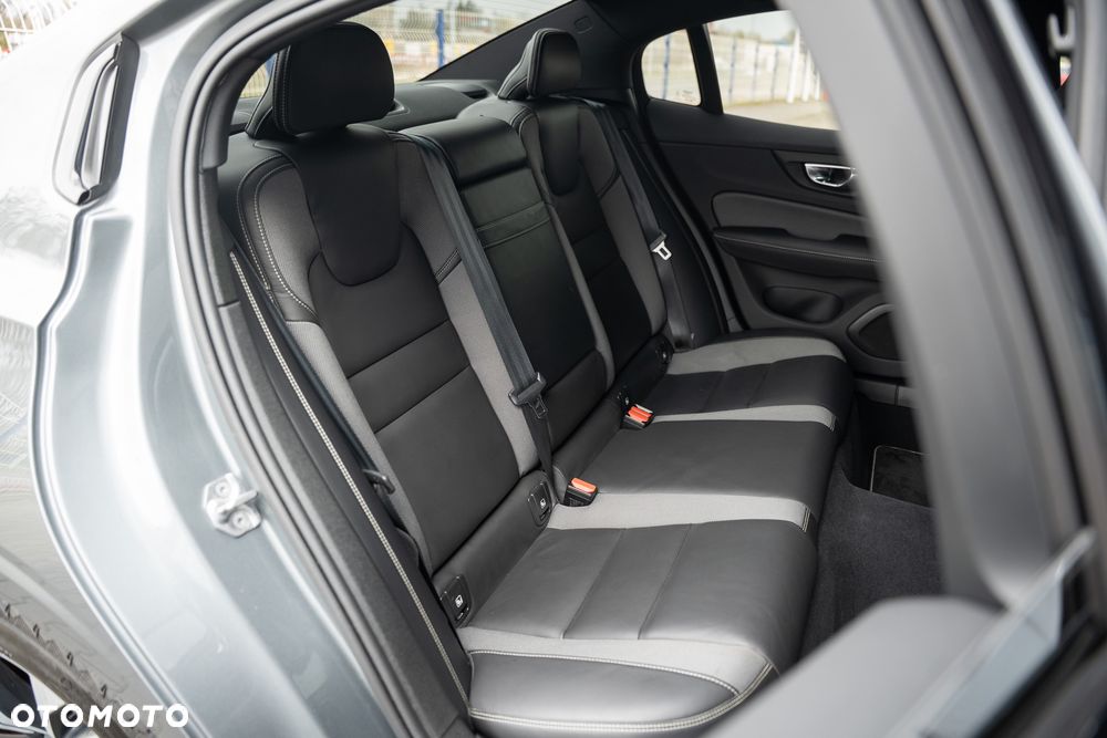 Volvo S60 T4 Geartronic RDesign - 36