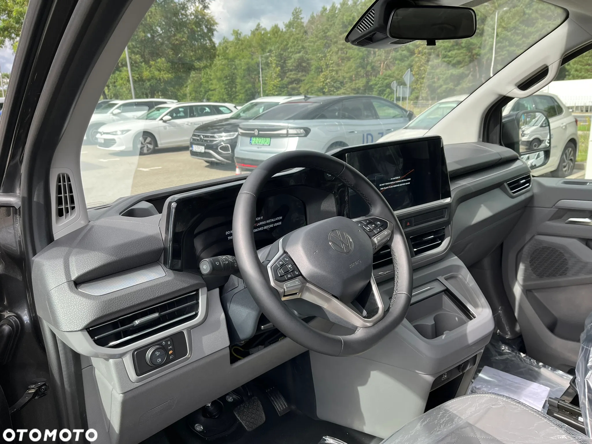 Volkswagen Caravelle - 9