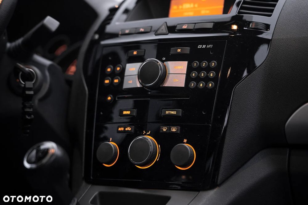 Opel Zafira 1.8 Cosmo - 10