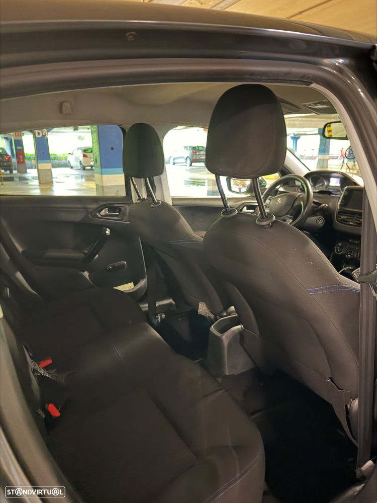 Peugeot 208 1.2 PureTech Style - 6