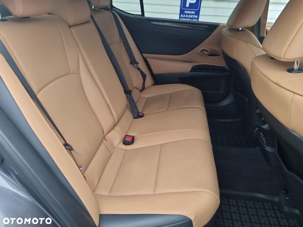 Lexus ES 300h Business Edition - 11