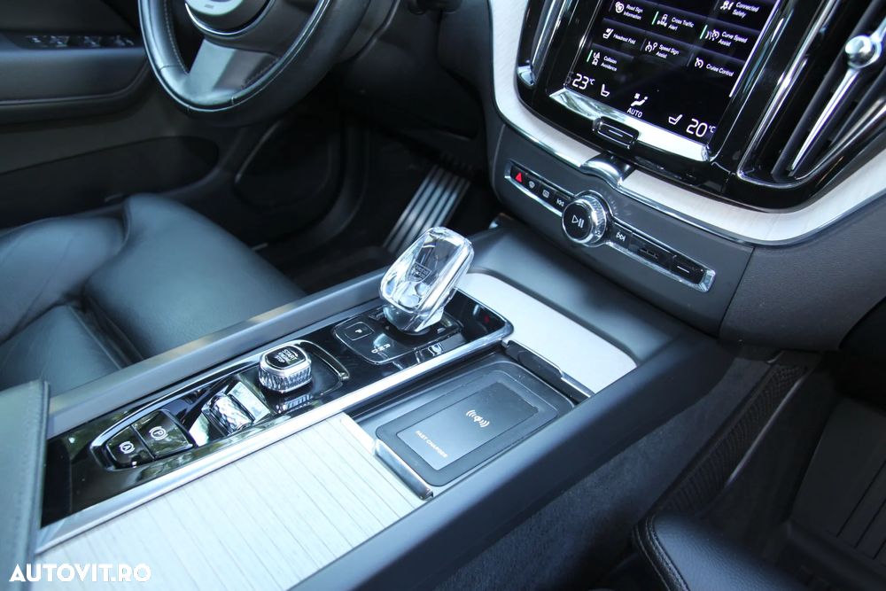Volvo XC 60 B4 MHEV AWD Inscription - 28