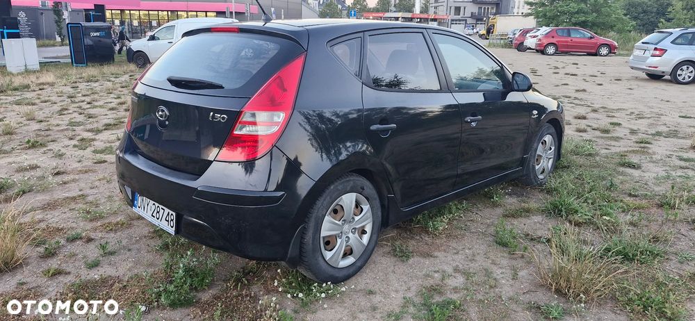 Hyundai i30 1.4 Base + - 11