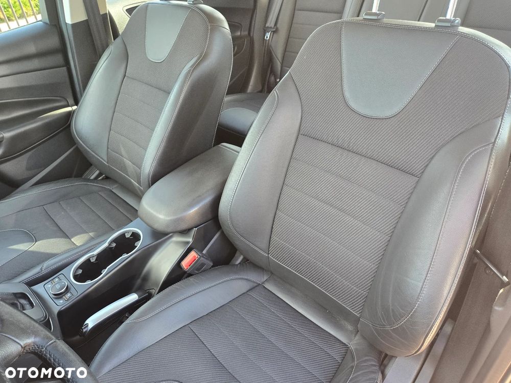 Ford Kuga 2.0 TDCi 4x4 Titanium - 23