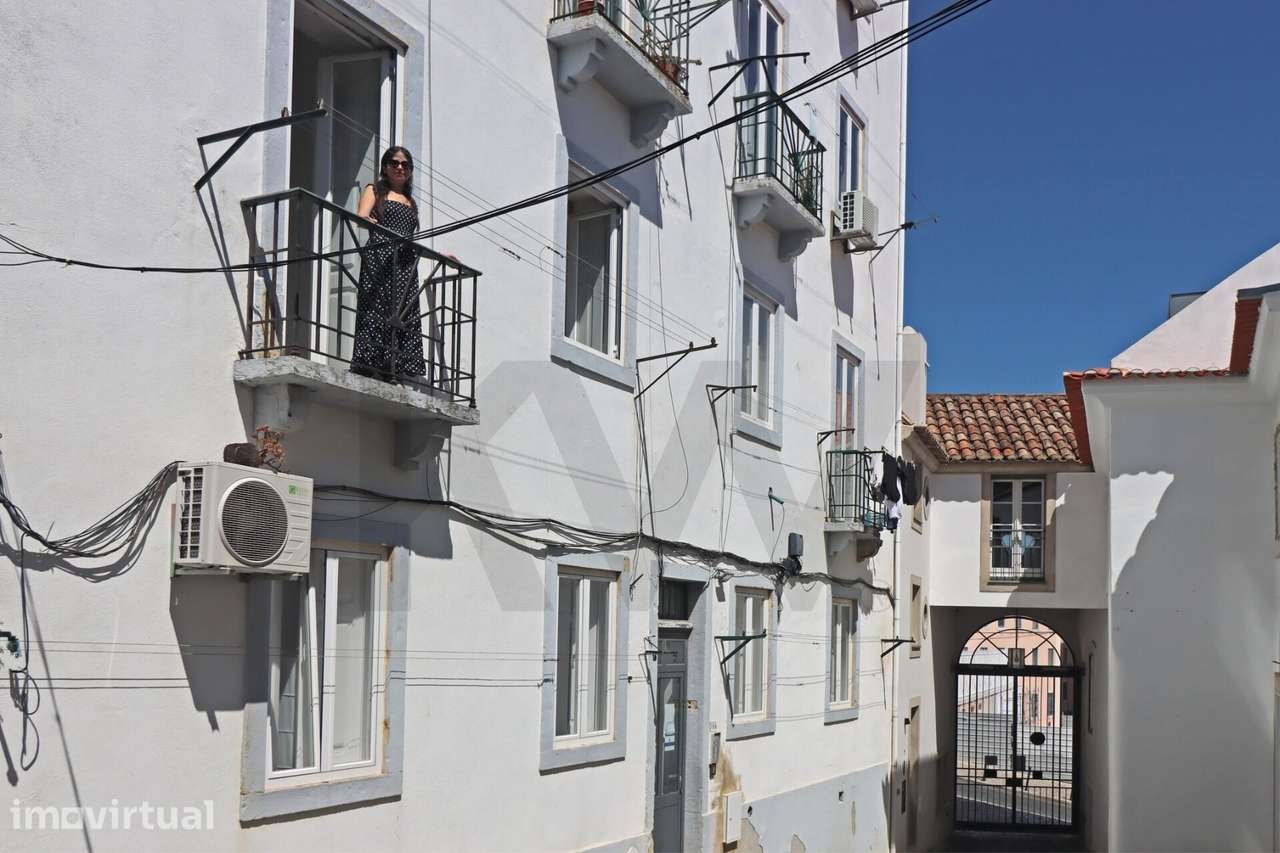 T2 Remodelado com charme histórico no Campo de Santa Clara | São Vicen - Grande imagem: 2/29