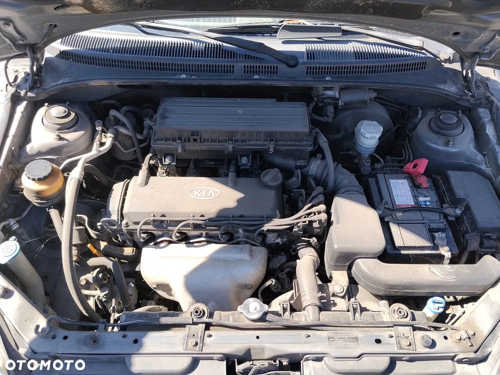 Kia Rio 1.5 GLX - 12