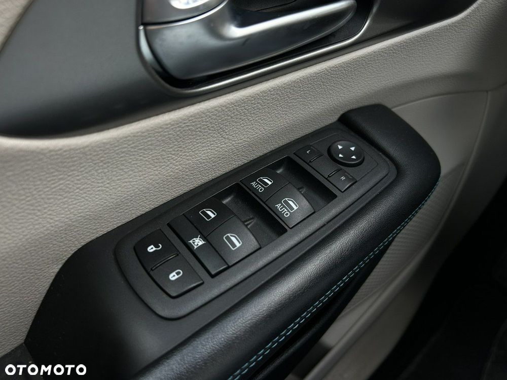 Chrysler Pacifica - 34