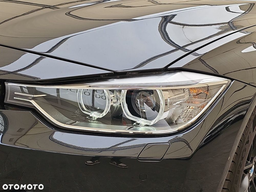 BMW Seria 3 335i xDrive Sport Line - 38