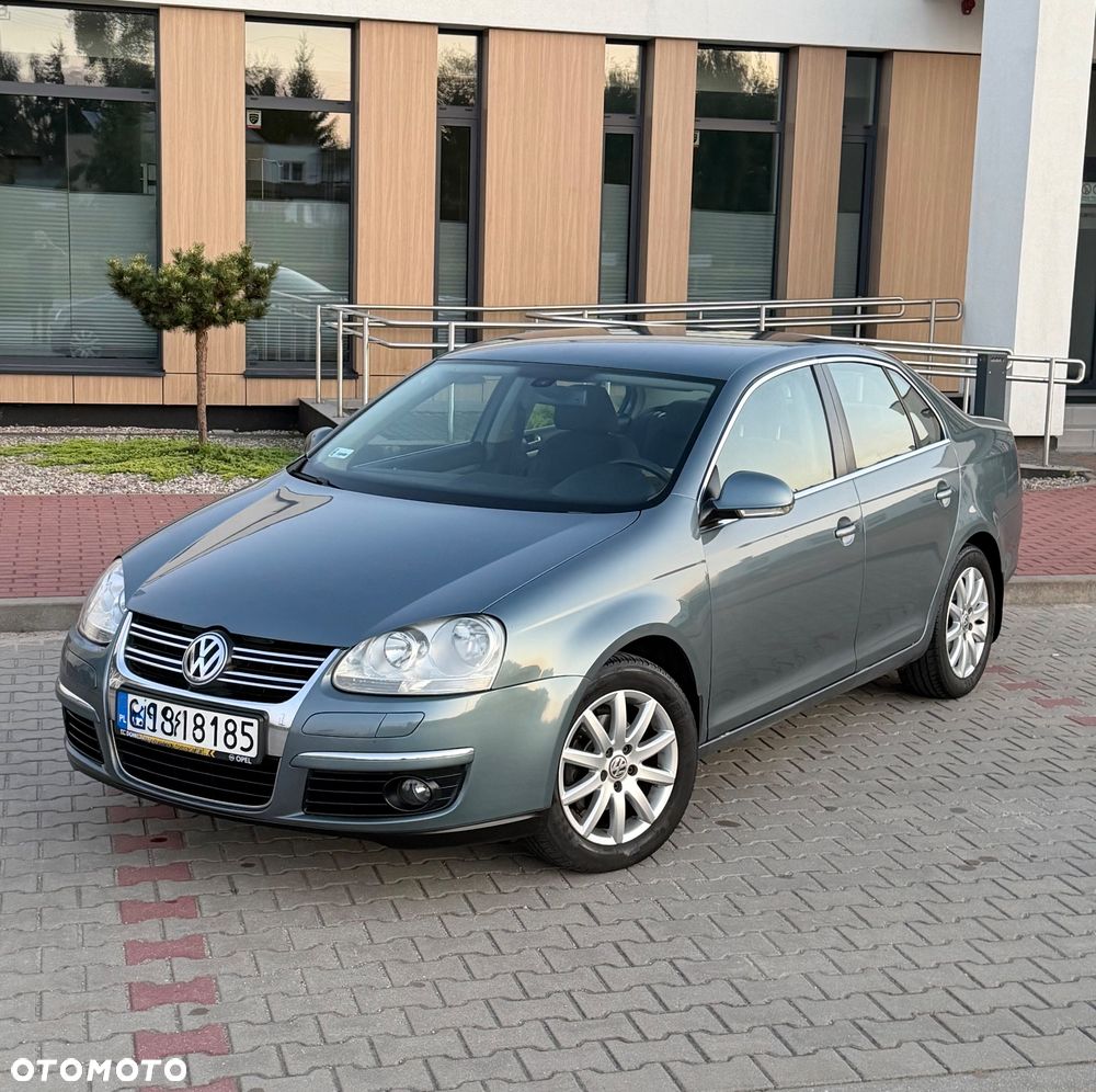 Volkswagen Jetta 1.6 FSI Comfortline - 22
