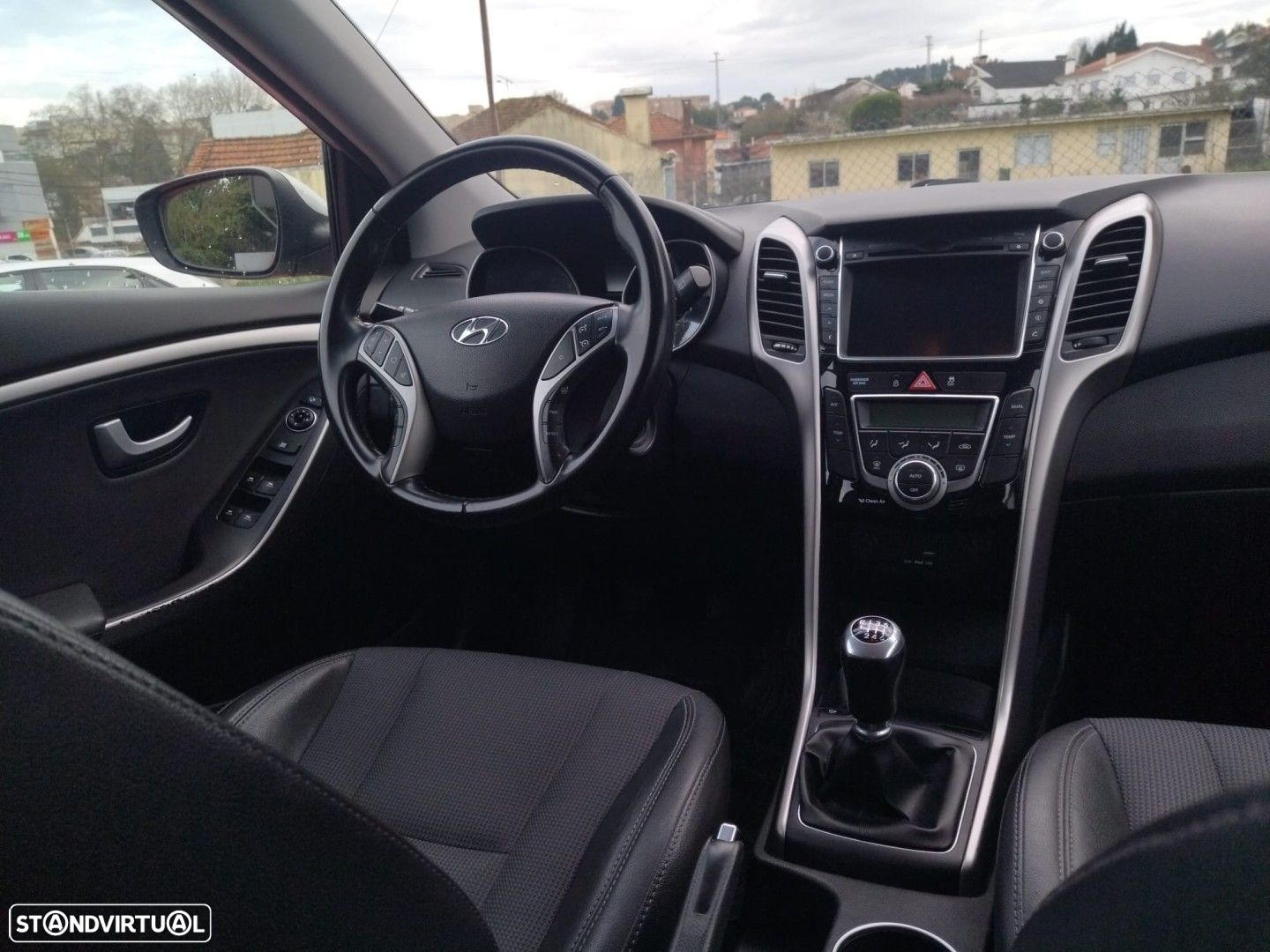 Hyundai i30 SW 1.6 CRDi Blue Comfort Auto AC+J17 - 12