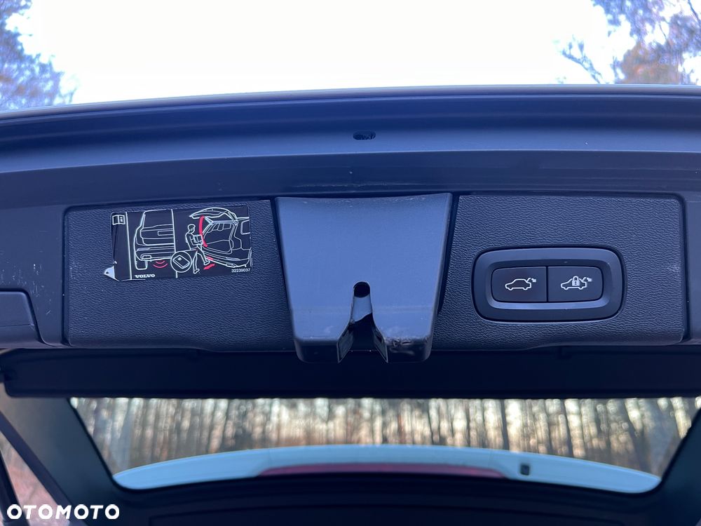 Volvo XC 60 B5 B AWD Geartronic Momentum Pro - 31