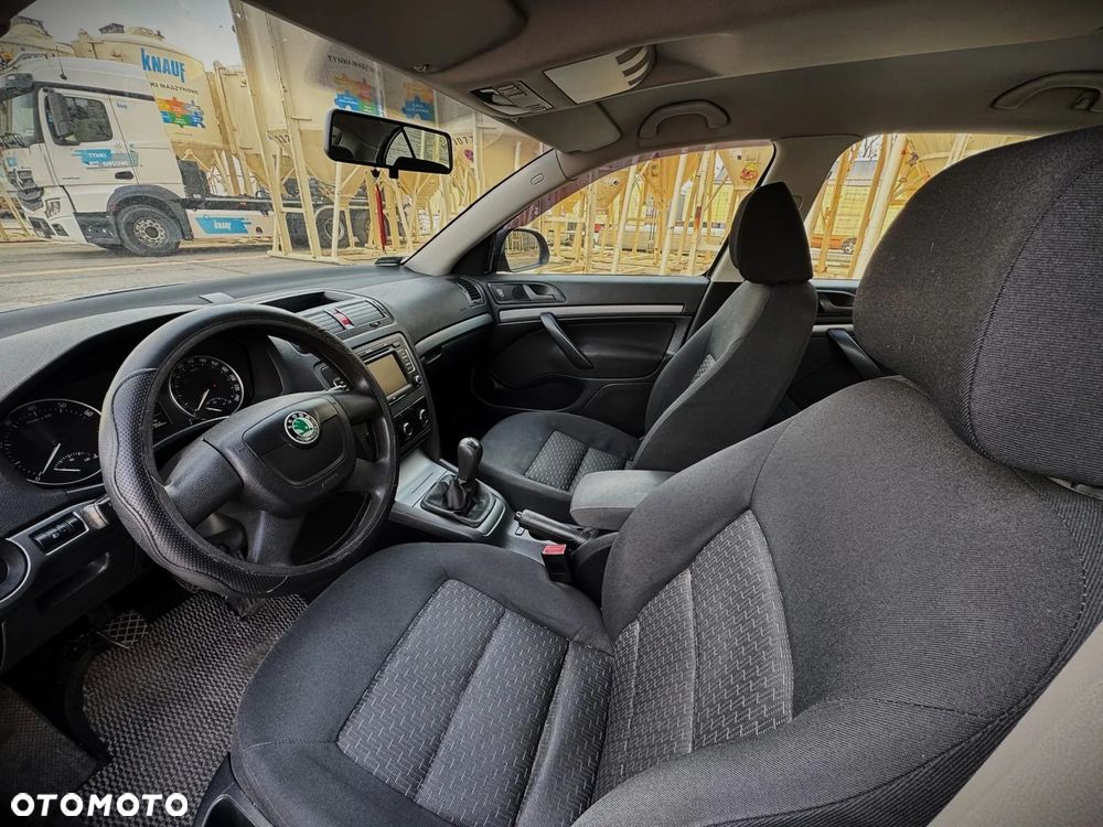 Skoda Octavia 1.6 Tour Classic - 12