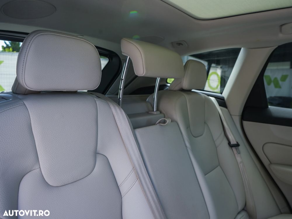 Volvo XC 60 B4 MHEV AT8 AWD Inscription - 39