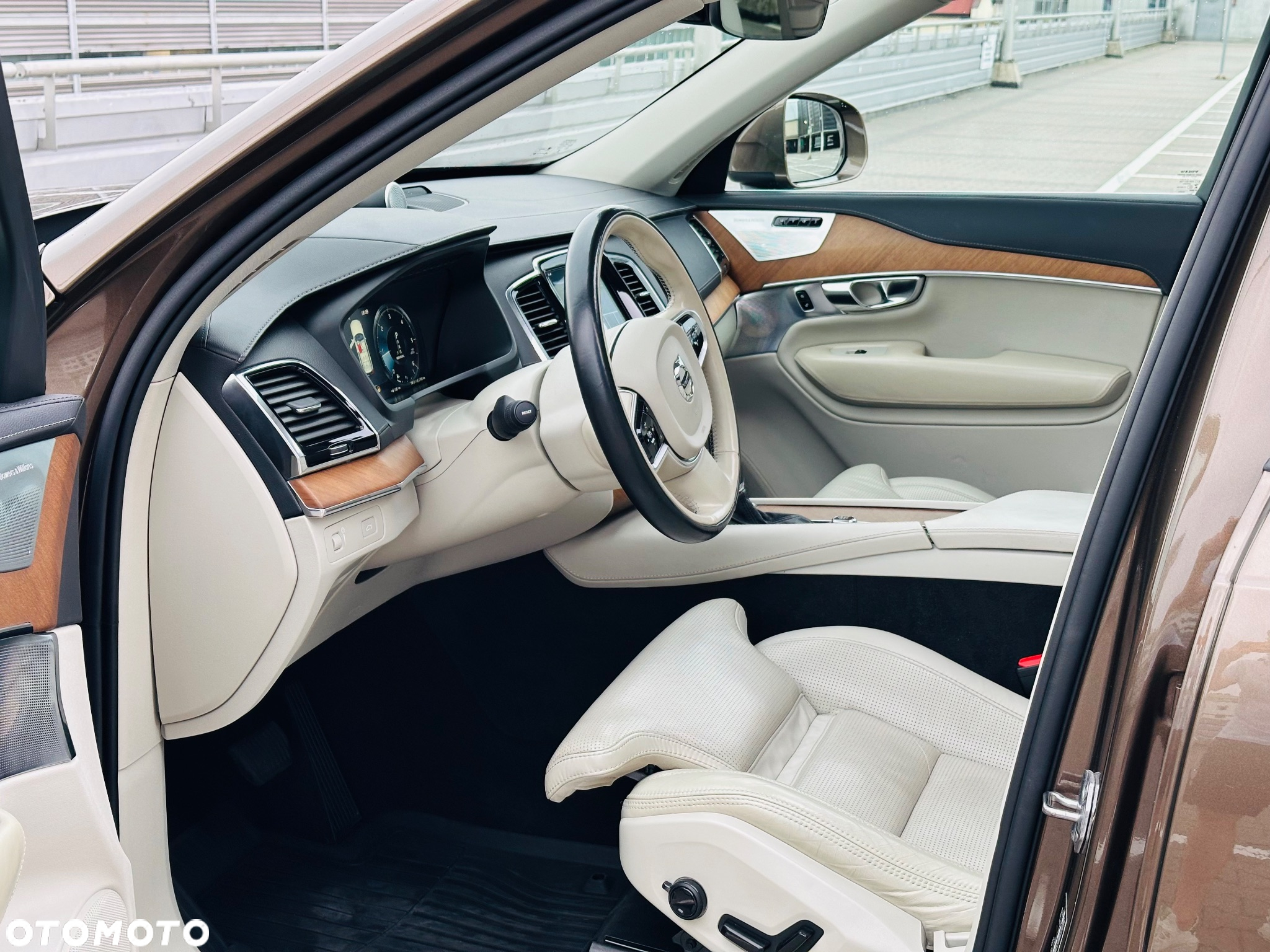 Volvo XC 90 D5 SCR AWD Inscription 7os - 23
