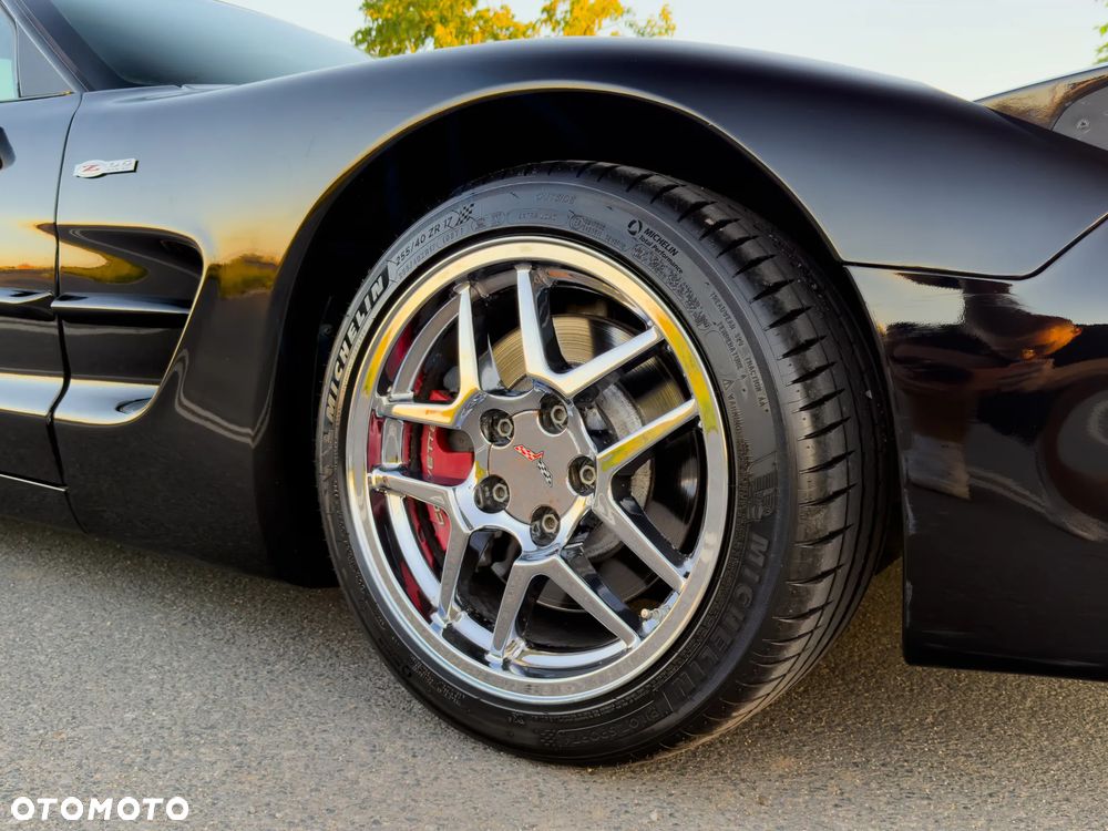 Chevrolet Corvette - 12